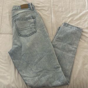 American Eagle mom jean